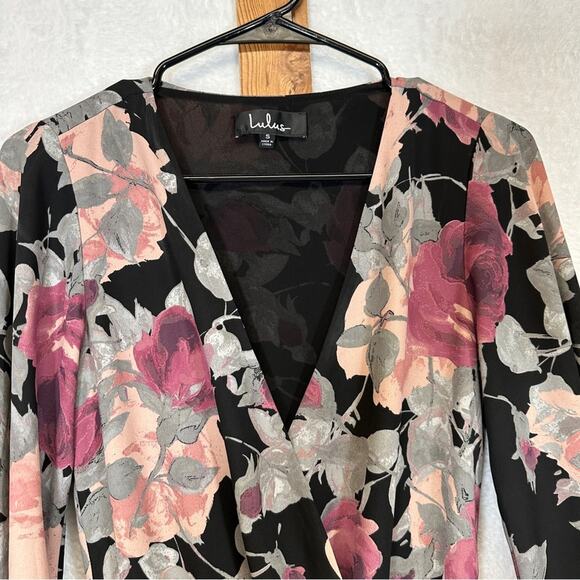 Lulus What’s Bloomin Bell Sleeve Black, Pink & Gray Floral‎ Romper Size S - Picture 4 of 13